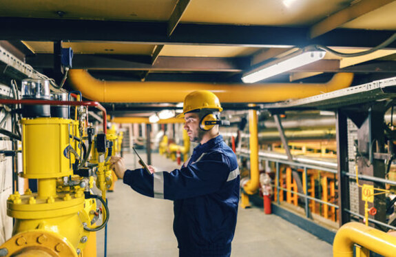How can you identify which valves to fix first in a scheduled turnaround for a power plant?